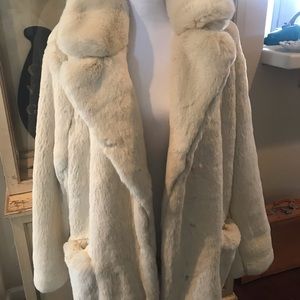 Super soft faux fur Ivory White coat